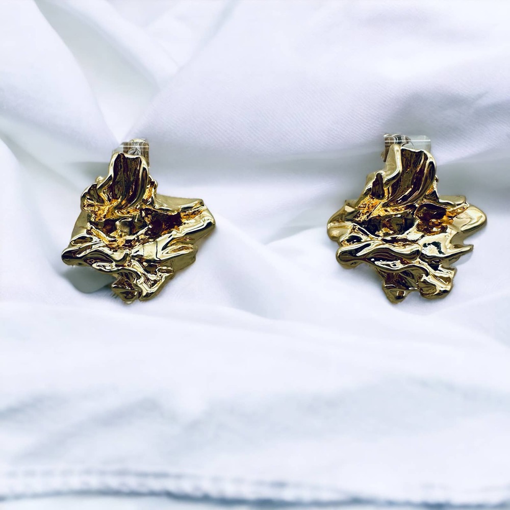 AMBER SCEATS Reese 24kt Gold Plated Crushed Metal Pierced Earrings NEW